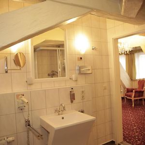 Zimmer mit zwei Einzelbetten im Dachgeschoss